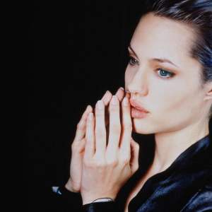 Angelina Jolie Wallpaper 11